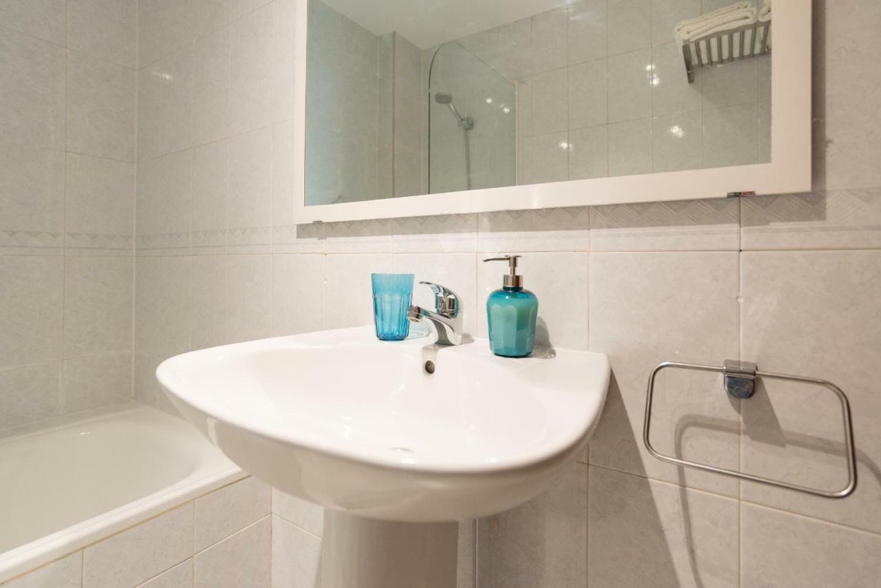 Appartamento Ambb-Private Patio-Steps Away From Old Town Málaga Esterno foto
